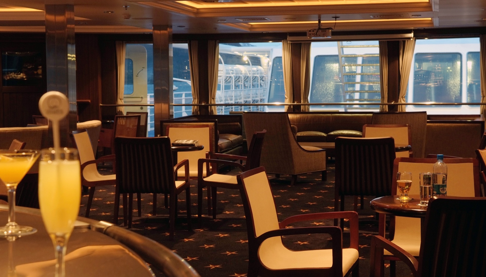 Australis Stella Australis Darwin Lounge 6.jpg